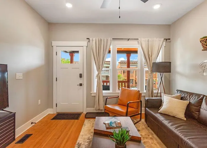 Modern Condo In The Heart Of Uptown Butte - Unit B