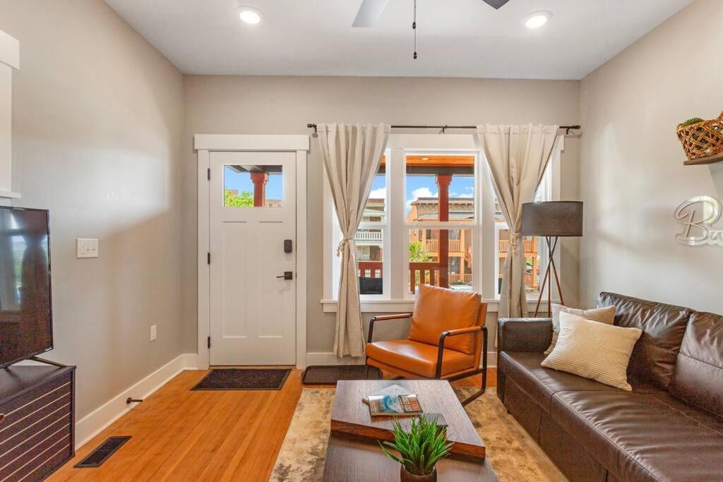 Apartment Modern In The Heart Of Uptown - Unit B Butte